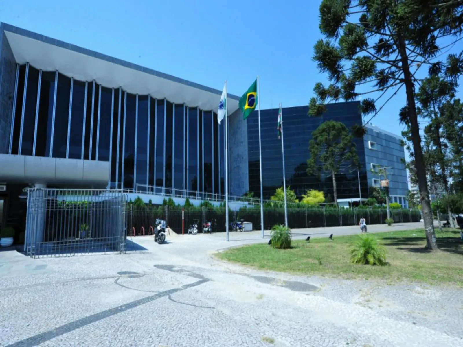Prefeitura <br>Municipal<br><br>de Curitiba<br>750m