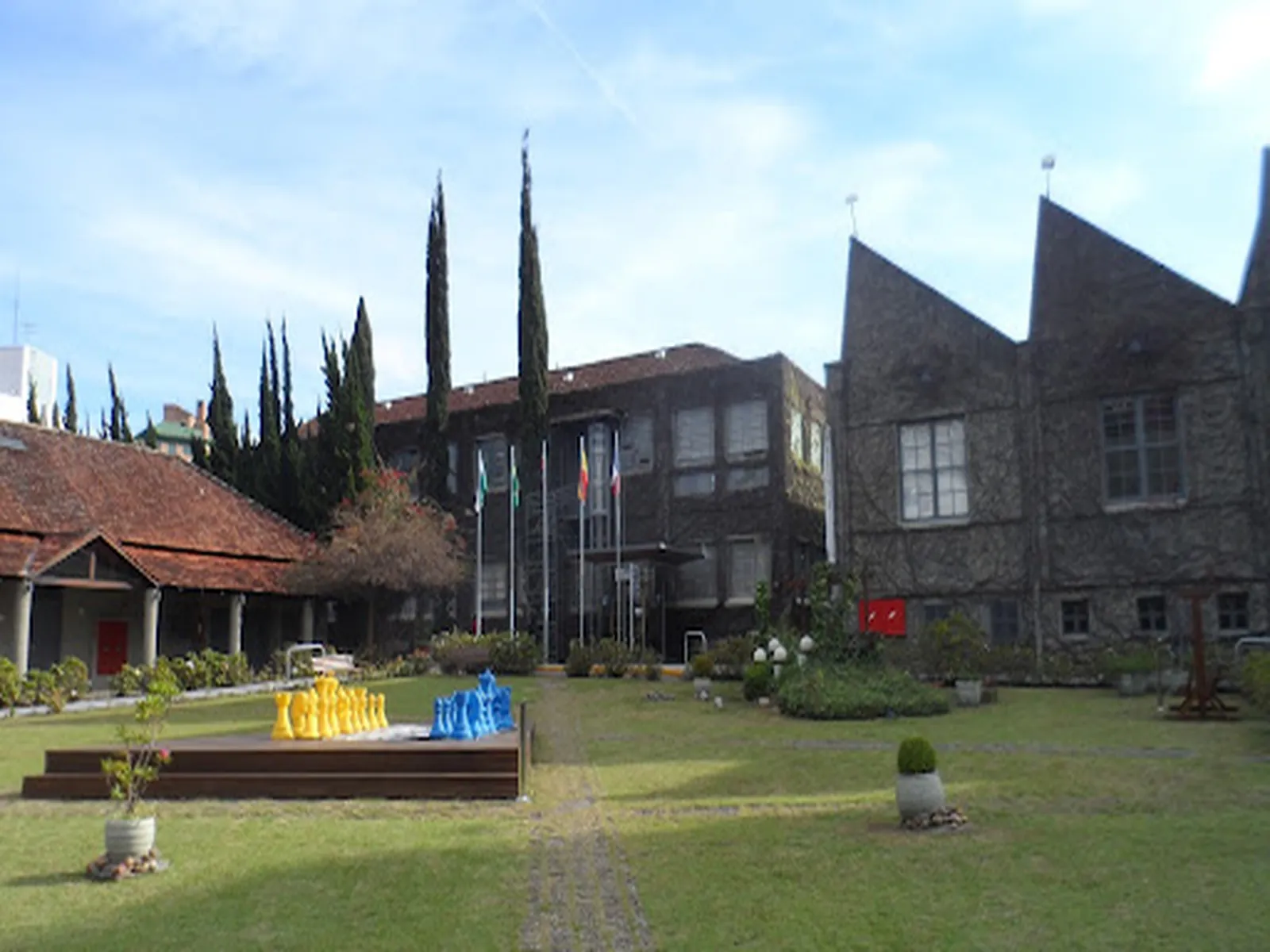 A Praça<br>do <br> Expedicionário<br><br>230m